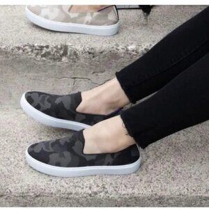 Rothy's The Original Slip On Sneaker Camo size 8‎